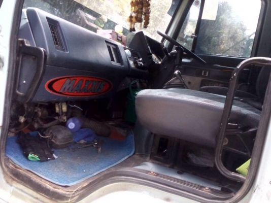 รถอีซูซุ 10 ล้อดั้ม เปลื่ยนเครื่อง 230 แรงม้า  สนใจติดต่อ 081 - 6079515