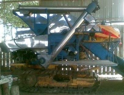 ขายด่วน รถเกี่ยวข้าวสยามคอมบาย สภาพดีพร้อมทำงานได้เลย เครื่องยนต์ HINO 185 HP เทอร์โบ HO7C TURBO เครื่องแน่นแรงดีไม่มีเยิ้ม อุ้ม 2.5 ตัน ปั๊มแฝดไดกิ้นเบอร์ 23 ช่วงล่างตัวเดิน 12HT นอกสภาพดีพร้อมใช้งานได้เลย ราคาต่อรองได้ครับ