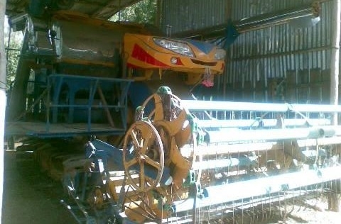 ขายด่วน รถเกี่ยวข้าวสยามคอมบาย สภาพดีพร้อมทำงานได้เลย เครื่องยนต์ HINO 185 HP เทอร์โบ HO7C TURBO เครื่องแน่นแรงดีไม่มีเยิ้ม อุ้ม 2.5 ตัน ปั๊มแฝดไดกิ้นเบอร์ 23 ช่วงล่างตัวเดิน 12HT นอกสภาพดีพร้อมใช้งานได้เลย ราคาต่อรองได้ครับ