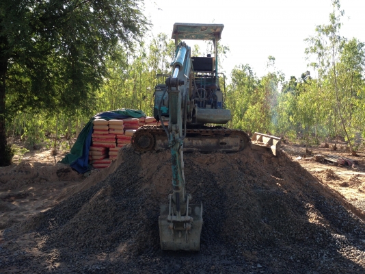 ขายรถแบคโฮล KOMATSU PC30-5 มีภาพวีดีโอ รถสภาพดีพร้อมใช้งาน เอกสารใบอินวอย สนใจโทรสอบถามรายละเอียดได้ครับ คุณ ชัยยา สตึก โทร 081-9972972  089-8451778