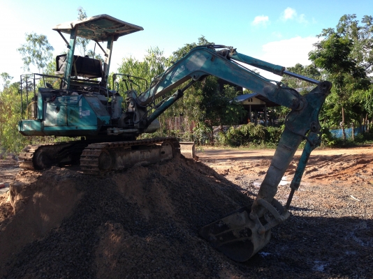 ขายรถแบคโฮล KOMATSU PC30-5 มีภาพวีดีโอ รถสภาพดีพร้อมใช้งาน เอกสารใบอินวอย สนใจโทรสอบถามรายละเอียดได้ครับ คุณ ชัยยา สตึก โทร 081-9972972  089-8451778