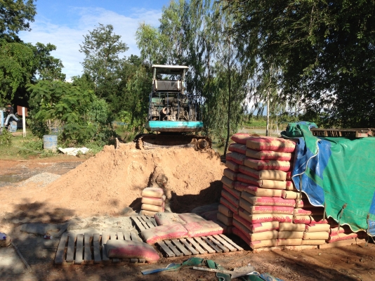 ขายรถแบคโฮล KOMATSU PC30-5 มีภาพวีดีโอ รถสภาพดีพร้อมใช้งาน เอกสารใบอินวอย สนใจโทรสอบถามรายละเอียดได้ครับ คุณ ชัยยา สตึก โทร 081-9972972  089-8451778