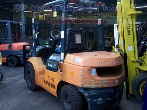 ขายรถ โฟล์คลิฟท์ TOYOTA รุ่น 7-FD30