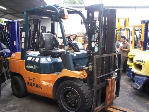 ขายรถ โฟล์คลิฟท์ TOYOTA รุ่น 7-FD30