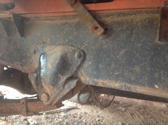 ISUZU ELF 74 HP รถบรรทุก 4 ล้อกลาง กระบะคอกเหล็กความยาว 3.20 เมตรสภาพดีพร้อมบรรทุกได้เลย เครื่องแรงดีไม่เยิ้ม ภายในเก๋งคอนโซลครบพร้อม ช่วงล่างคัชซีไม่ผุไม่ดาม ยางสภาพดี 60\% พร้อมใช้งาน เอกสารทะเบียนครบพร้อม ราคาต่อรองได้ครับ