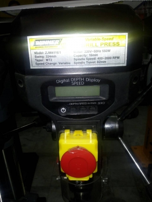 สว่านแท่นเจาะ digital depth display  winner  หน้าจอดิจิตอลแสดงความลึกในการเจาะ