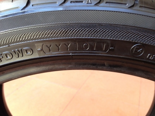 ขายยาง Yokohama Advan db 265/35/18 japan ปี11 สวยดอก80\% 1คู่ 6,500 Call 0899672139 นายครับ บริการจัดส่งทั่วประเทศ