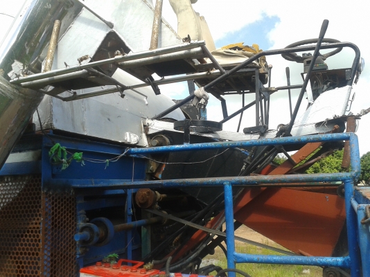 ขายรถเกี่ยวข้าวรองกระสอบ