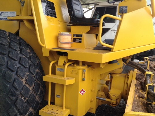 ขาย รถบด SAKAI สภาพพร้อมใช้งาน ชม.น้อย ราคาเบาๆ รถสวยมาก พร้อมล้อหนาม รถใหม่ออกห้าง มีเอกสารอินวอย