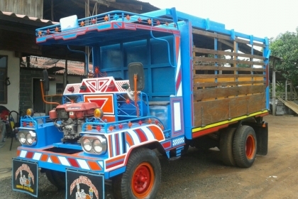 ขายอีแต๋น 6 ล้อ มีเกียร์สโลว์กลาง เครื่องใหม่ ๆRT -11 แรง ช่วงล่างใหญ่พื้นกะบะเหล็ก แชสซีหน้า 5