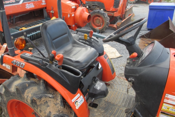 รถไร่ KUBOTA B2420 ชั่วโมงน้อย  คุณภาพเยี่ยม ไม่เคยติดใบมีมาก่อน พร้อมผาน ตราช้าง