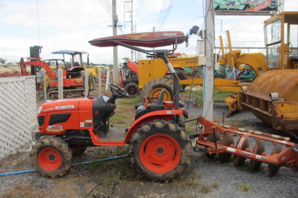 รถไร่ KUBOTA B2420 ชั่วโมงน้อย  คุณภาพเยี่ยม ไม่เคยติดใบมีมาก่อน พร้อมผาน ตราช้าง