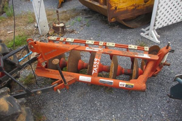 รถไร่ KUBOTA B2420 ชั่วโมงน้อย  คุณภาพเยี่ยม ไม่เคยติดใบมีมาก่อน พร้อมผาน ตราช้าง