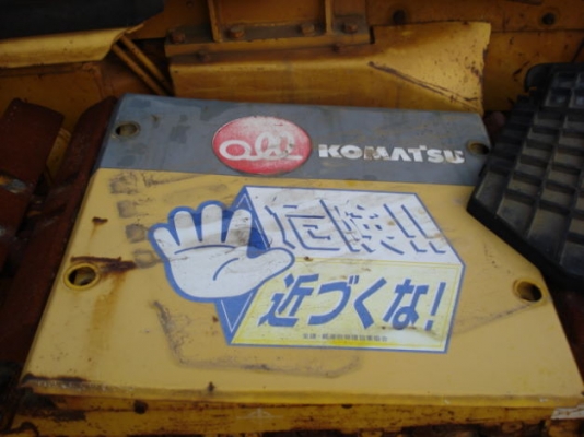ขายรถแทรกเตอร์ KOMATSU D20P-7E แทร็กเหล็กดีมากแบบตีนเป็ด ชั่วโมงน้อย รถนอกนำเข้า สภาพดี เครื่องดี จะถึงไทยแล้ว ติดต่อมานะ 085-9049669