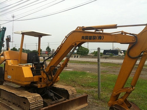 ขายรถแบ็คโฮ KOMATSU PC40-6 ชมVDOการทำงานได้ครับ นำเข้าจากญี่ปุ่น สนใจติดต่อ 089-8368497