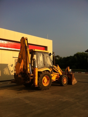 ขายรถ JCB 3CX 2 เพลา เก่านอก สนใจติดต่อ 089-551-2032
