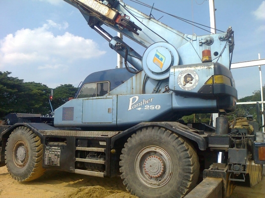 ขายรถเครน 4 ล้อ 25 ตัน KOBELCO M6 สั่งงานด้วยระบบคอมพิวเตอร์ มันพูดได้ด้วยน่ะ โทร 083-1033416 คุณเม่นครับ