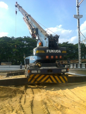ขายรถเครน 4 ล้อ 25 ตัน KOBELCO M6 สั่งงานด้วยระบบคอมพิวเตอร์ มันพูดได้ด้วยน่ะ โทร 083-1033416 คุณเม่นครับ