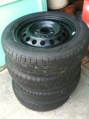 ขายยางมือสองพร้อมกระทะเหล็ก 165/65/14 DUNLOP ปี 2012 ดอกเพียบ