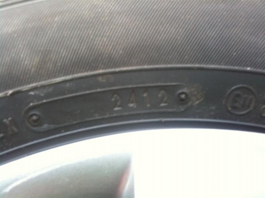 ขายยางมือสองพร้อมกระทะเหล็ก 165/65/14 DUNLOP ปี 2012 ดอกเพียบ