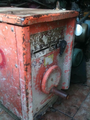 ขายตู้เชื่อมพลัง 300 แอมป์  จัดส่งทั่วประเทศ สำหรับช่างเชื่อมมือโปร