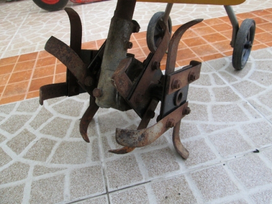 รหัส:12000986เครื่องพรวนดินใช้เครื่องเบนซินขนาด2.5PS.โรตารี่กว้าง25cm.พร้อมลุยงานwww.nihonmono.com