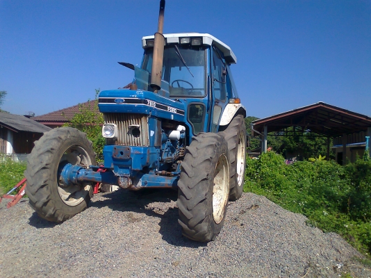 ขายด่วน..รถไถ FORD 7810 รถเก่านอก พร้อมแล้วสำหรับการลุยงาน.