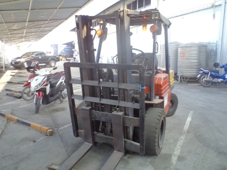 ขาย ฟอล์คลิฟต์ 3.0 ตัน TOYOTA 5FD30 3 เมตร เกียร์ AUTO 245,000.- ขาย ฟอล์คลิฟต์ 3.0 ตัน TOYOTA 5FD30 3 เมตร เกียร์ AUTO 245,000.-