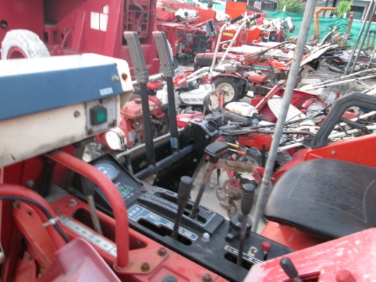 รหัส:12000968รถเกี่ยวข้าวนั่งขับสามารถปรับที่เกี่ยวขึ้นลงได้เกี่ยวง่ายพร้อมนวดข้าวด้วยจึงได้เป้นข้าวเปลือกwww.nihonmono.com