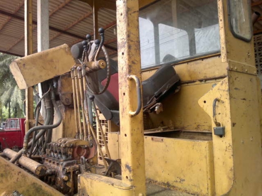 รถเกรด  CAT 12H    สนใจติดต่อ 081 - 6079515