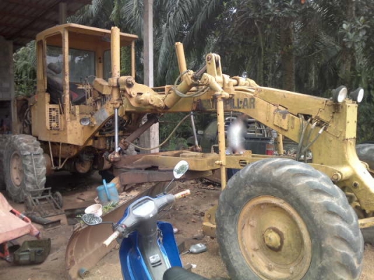 รถเกรด  CAT 12H    สนใจติดต่อ 081 - 6079515