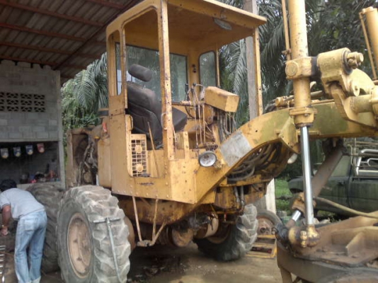 รถเกรด  CAT 12H    สนใจติดต่อ 081 - 6079515