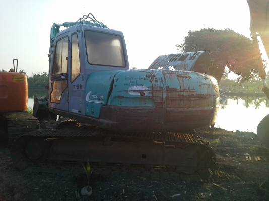 ขายด่วน  KOBELCO  MARK V SUPER  เก๋งเหลี่ยม  ซีเรียล 15998  นำเข้าเองจากญี่ปุ่น 100\%  .ใฃ้งาน 4900 ชม.  ใบแทรคใหญ่ สวยจริง ๆๆ