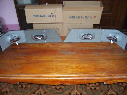 ชุดไฟท้าย SK200-3 (มีในสต๊อก 3เซ็ต)