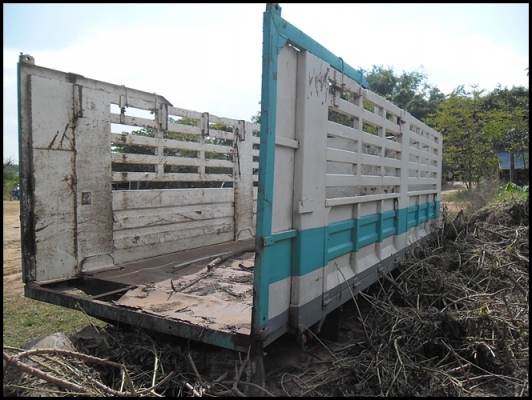 กระบะสิบล้อ สภาพสวยๆ พร้อมใช้งาน