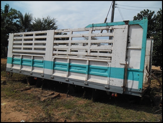 กระบะสิบล้อ สภาพสวยๆ พร้อมใช้งาน