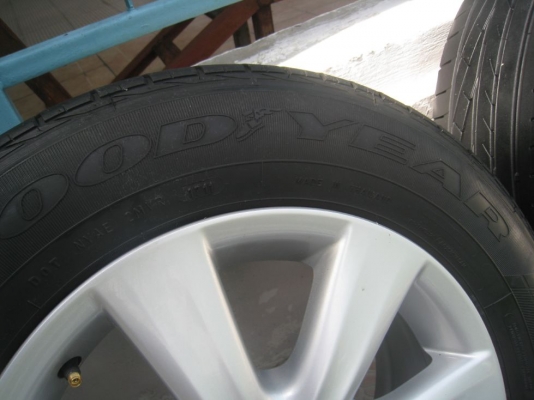 ขายล้อแม็กเดิม toyota altis 15"x6"  5/100 et33+ยางปี11 (081-3747940)