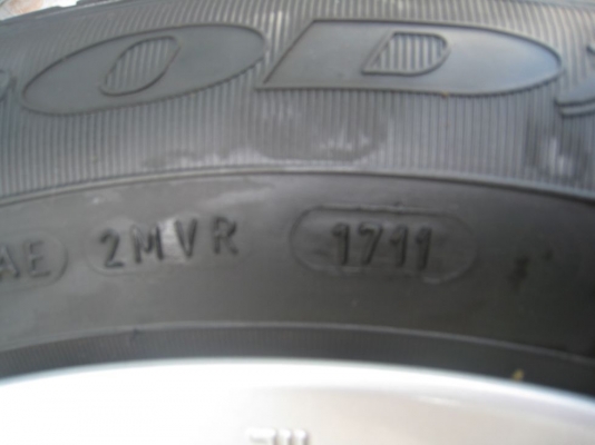 ขายล้อแม็กเดิม toyota altis 15"x6"  5/100 et33+ยางปี11 (081-3747940)