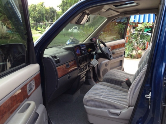 รถหรู รถ VIP รถครอบครัว นั่งสบายไม่แพ้อัลพาท รถหรู รถ VIP รถครอบครัว นั่งสบายไม่แพ้อัลพาท