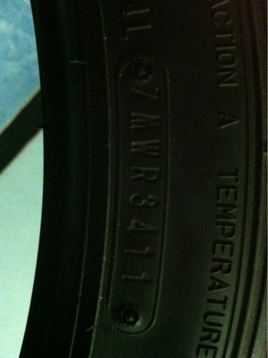 ยาง Dunlop 205/45/R17 ปี 11 2 เส้นถูกๆ ครับ