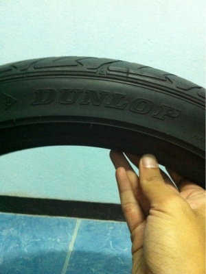 ยาง Dunlop 205/45/R17 ปี 11 2 เส้นถูกๆ ครับ