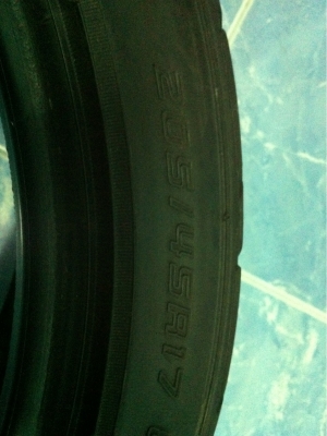ยาง Dunlop 205/45/R17 ปี 11 2 เส้นถูกๆ ครับ