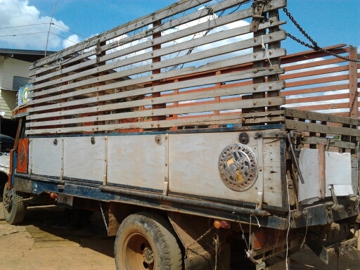 ISUZU TX - DA 120 HP รถบรรทุกหกล้อหัวยาว กระบะไม้คอกสูงยาว 5.50 เมตรสภาพสวยจัด เครื่องเดิมๆช่วงล่างเดิมๆไม่มีเยิ้ม หัวบางไม่มีผุ คัชซีสวยแทบไม่มีตำหนิ ยางสภาพดี 70\% พร้อมใช้งาน เอกสารทะเบียนภาษีครบพร้อมโอนครับ