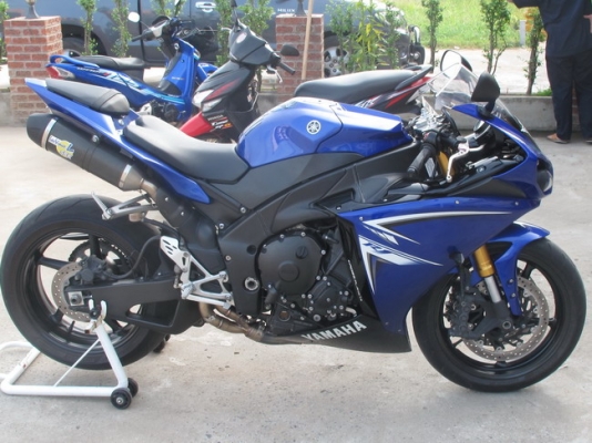 บรีส ไบค์ ช็อป///ขาย YAMAHA R1 ปี2009 ทะเบียนแท้.สมอ สเป็คอเมกา วิ่งน้อย ท่อแต่ง