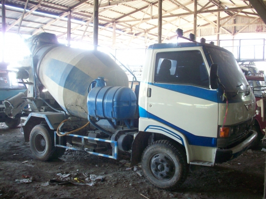 รถโม่ปูน 6 ล้อ Hino 2.5  คิว เก่านอก