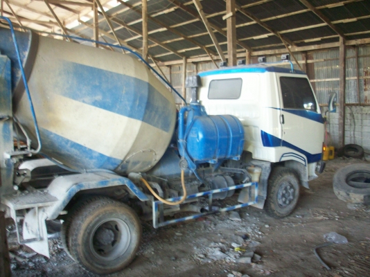 รถโม่ปูน 6 ล้อ Hino 2.5  คิว เก่านอก