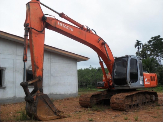 ขายรถแม็คโคEX200-5สนใจติดต่อคุณ สมมิตร 0813881906เจ้าของขายเอง