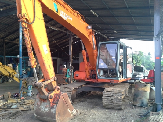 ขายด่วน HITACHI EX 120-3  เก่านอกสภาพสวย  เครื่องปั้มดี  ไฟฟ้าครบ ใบแทรคใหญ่  ราคาไม่แพงจ้า