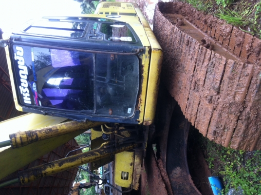 ขายด่วน ตามสภาพพร้อมทำงาน คันที่ 1 Pc 200-6 มีเล่ม เครื่องดี โซ่ดี ระบบไฟฟ้า แอร์มี