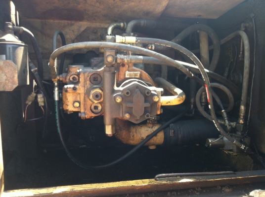 ขายตามสภาพ คันที่ 2 PC 200-6 เล่มพร้อม เอวแน่น ตัวเดินดี แต่ระบบไฟฟ้ากับไฮโดรลิคต้องปรับปรุงเล็กน้อยที่ไม่ซ้อมเพราะจะขายครับ